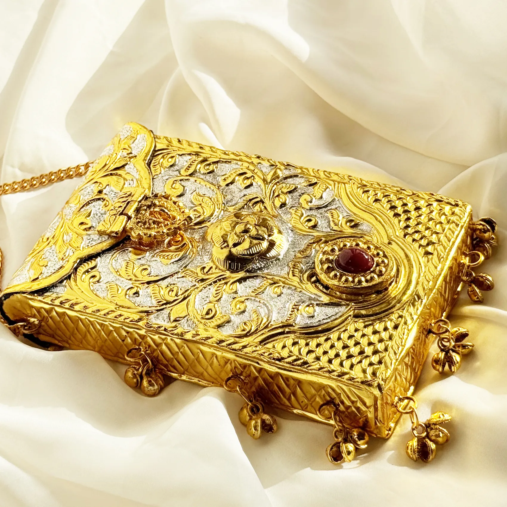 Zarveen Premium Clutch - Image 3
