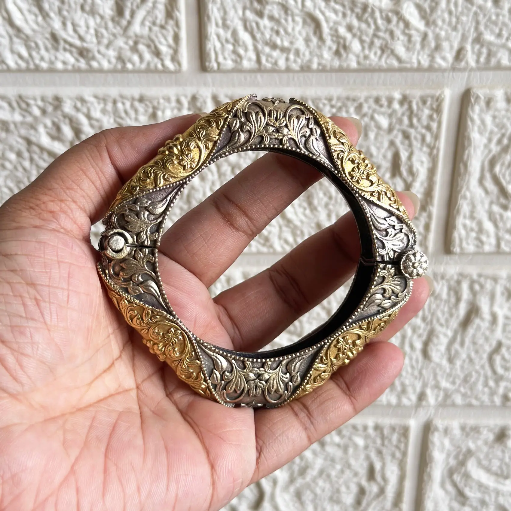 Oxidize German Dual Tone Openable Bangle Article 3